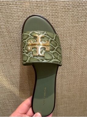 Tory Burch Everly Calf Leather Gold Signature Logo Slide 04